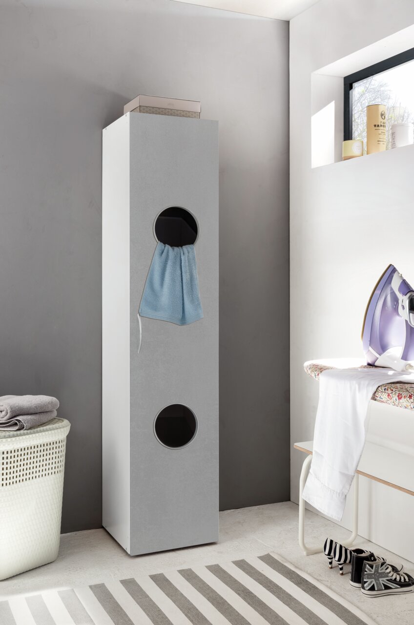 Moderner Wäscheschrank in schmalem Design mit zwei runden Öffnungen, seitliche Perspektive.