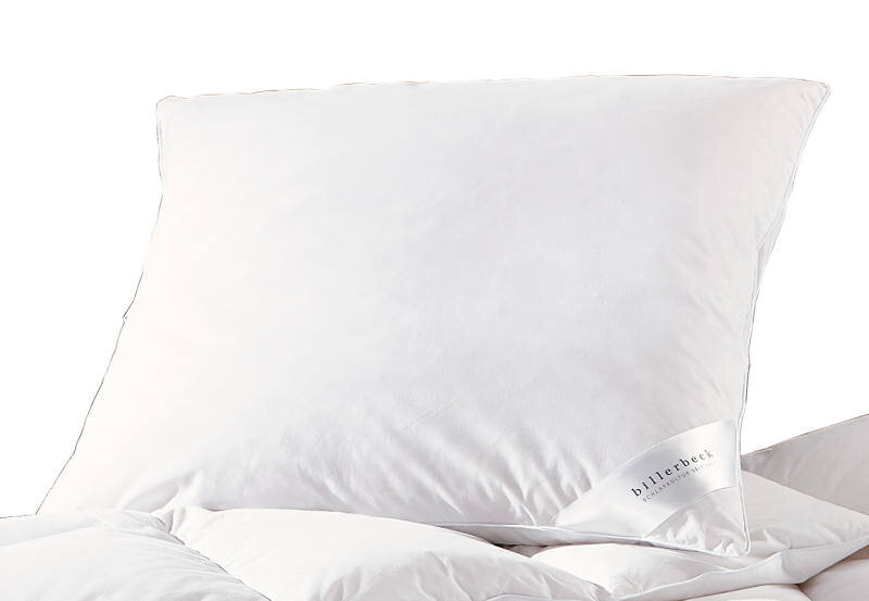 Weißes Kopfkissen Polarstern 15 in Nahaufnahme, leicht von der Seite fotografiert, mit sichtbarem Etikett.