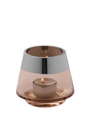 Teelichthalter aus Glas in Sandfarbe mit brennendem Teelicht, seitliche Perspektive