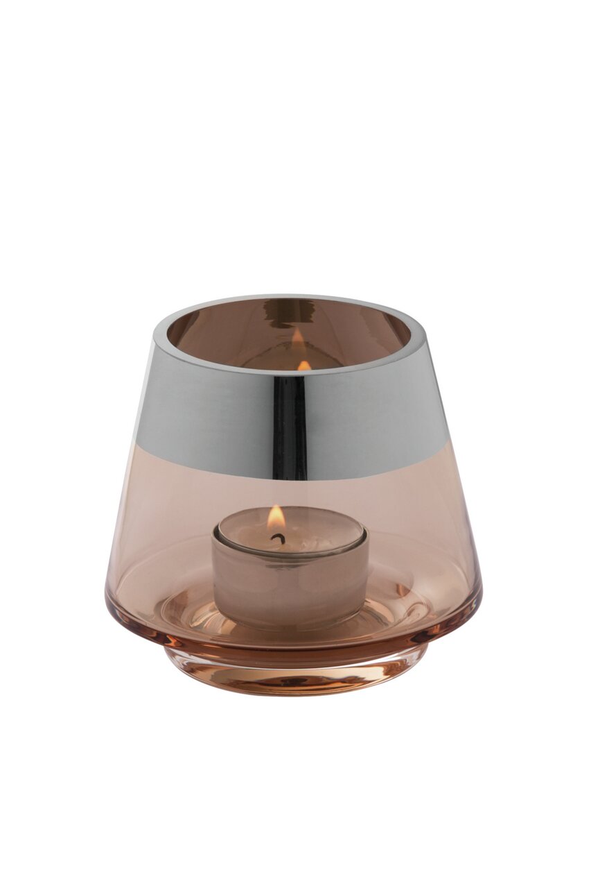Teelichthalter aus Glas in Sandfarbe mit brennendem Teelicht, seitliche Perspektive