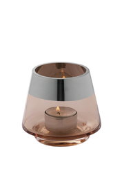 Teelichthalter aus Glas in Sandfarbe mit brennendem Teelicht, seitliche Perspektive