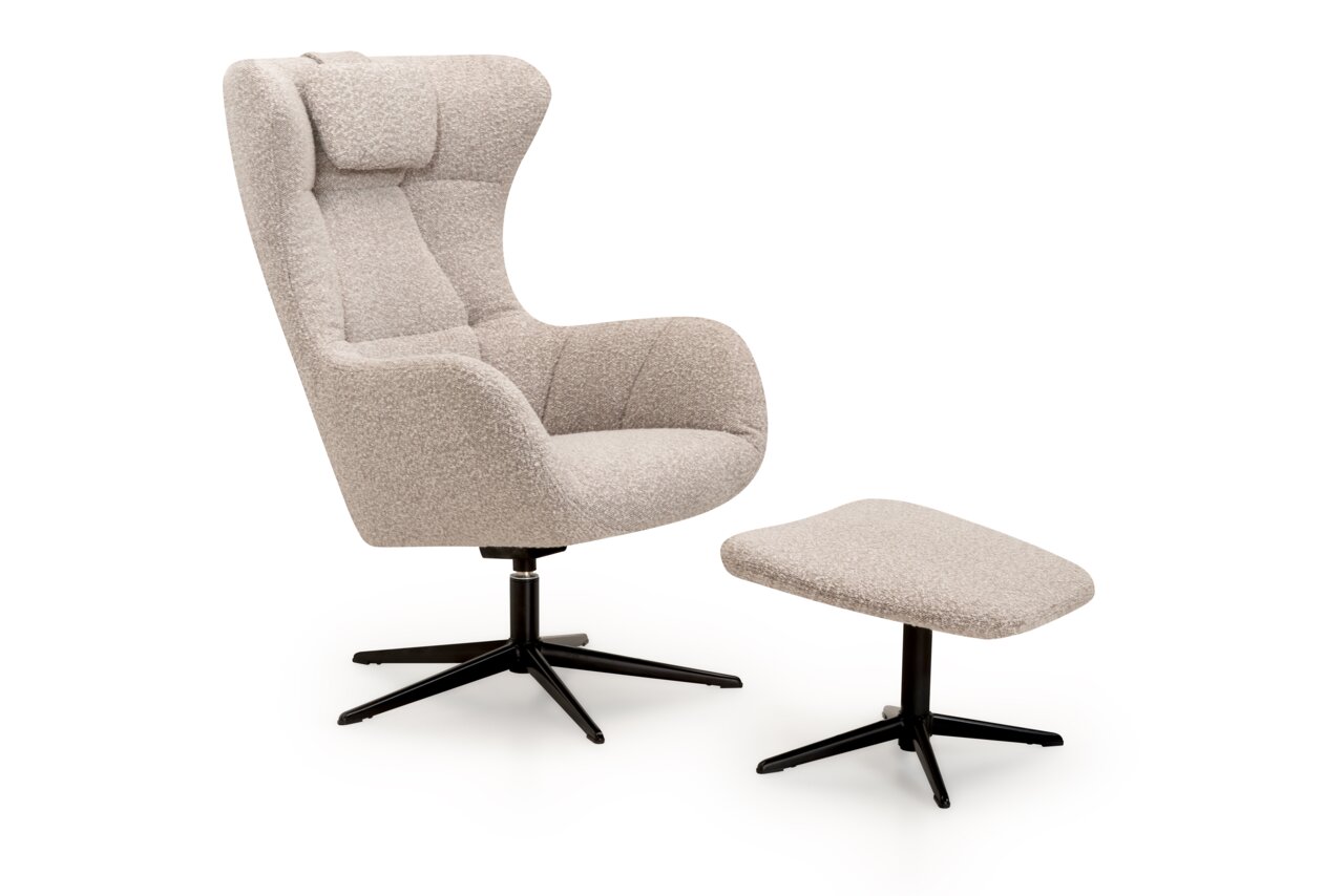 Welnova Hocker ASGER Seitenansicht eines modernen Relaxsessels mit passendem Hocker, beide mit hellgrauem Stoffbezug und schwarzem Drehfuß.