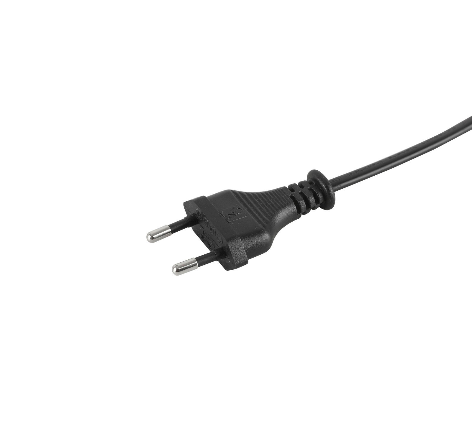Nahaufnahme eines schwarzen Eurosteckers mit Kabel, perspektivisch von der Seite fotografiert.