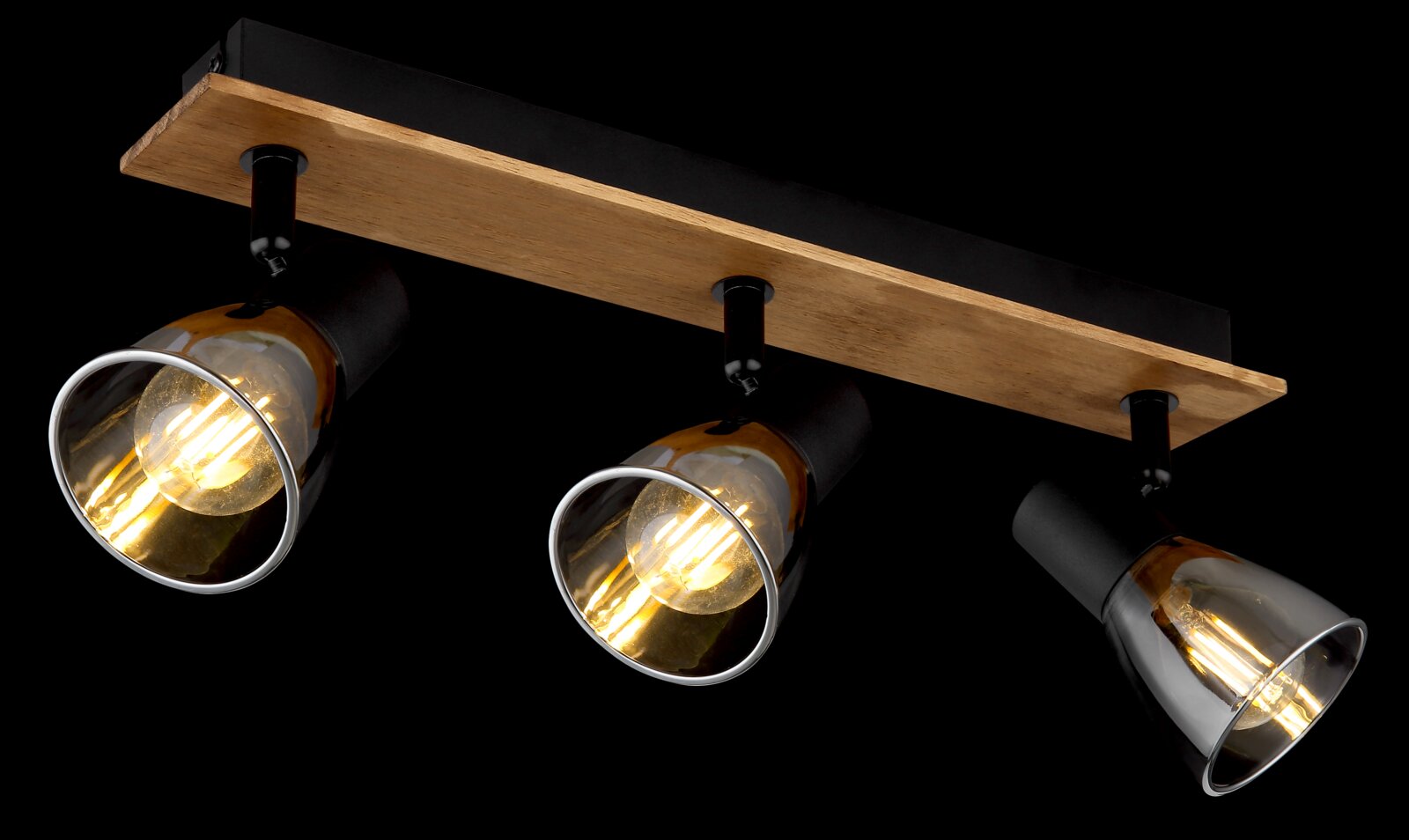 Dreifacher Deckenstrahler mit Holzleiste und schwarzen Fassungen, seitliche Perspektive