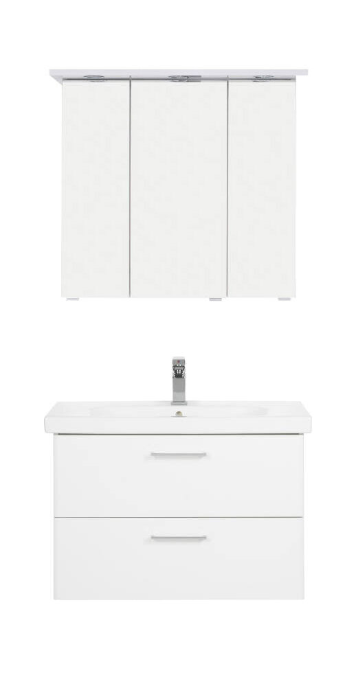 Frontale Ansicht einer weißen Badkombination mit Spiegelschrank und Waschbeckenunterschrank, beide mit klaren Linien und modernen Griffen.