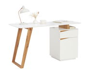 Moderner Schreibtisch mit weißer Tischplatte, Holzbeinen und integriertem Schubladenschrank, seitliche Perspektive
