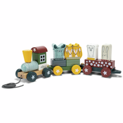 Holz-Eisenbahn mit bunten Tierfiguren, seitliche Perspektive