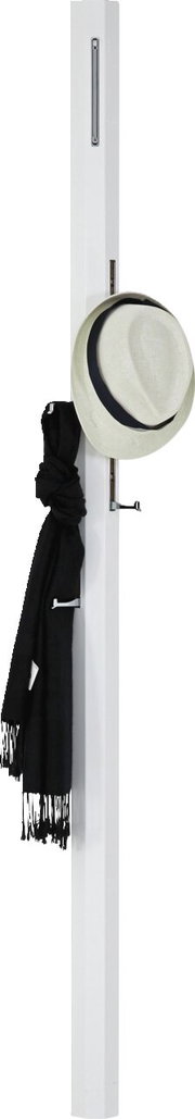 Weißes Garderobenpaneel mit Hut und Schal, seitliche Perspektive