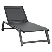 Moderne schwarze Sonnenliege aus Metall mit verstellbarer Rückenlehne, seitliche Perspektive