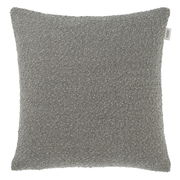 Graue Zierkissenhülle in quadratischer Form, Vorderansicht