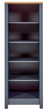 Frontale Ansicht eines modernen Standregals mit fünf offenen Regalböden und einer Holzoberfläche.