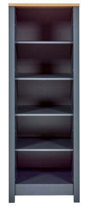 Frontale Ansicht eines modernen Standregals mit fünf offenen Regalböden und einer Holzoberfläche.