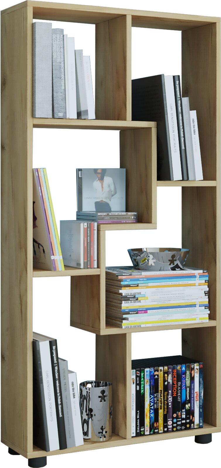 Modernes, asymmetrisches Holz-Bücherregal mit versetzten Fächern, befüllt mit Büchern, CDs und DVDs Frontansicht leicht schräg von links.