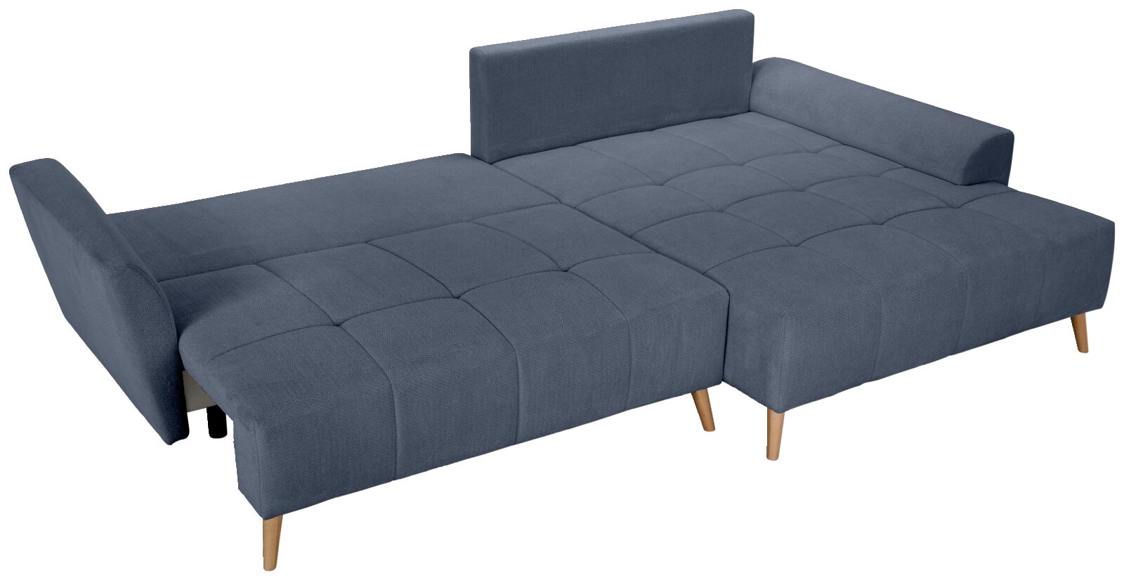 Blaues Schlafsofa mit gesteppter Liegefläche, ausgeklappt zur großzügigen Liegefläche, mit Holzfüßen und Armlehnen, Ansicht schräg von oben/vorne auf weißem Hintergrund