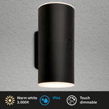 Schwarze zylindrische Akku-Außenwandleuchte von Briloner, seitliche Perspektive, warmweißes Licht 3000K, IP44, Touch-Dimmfunktion.