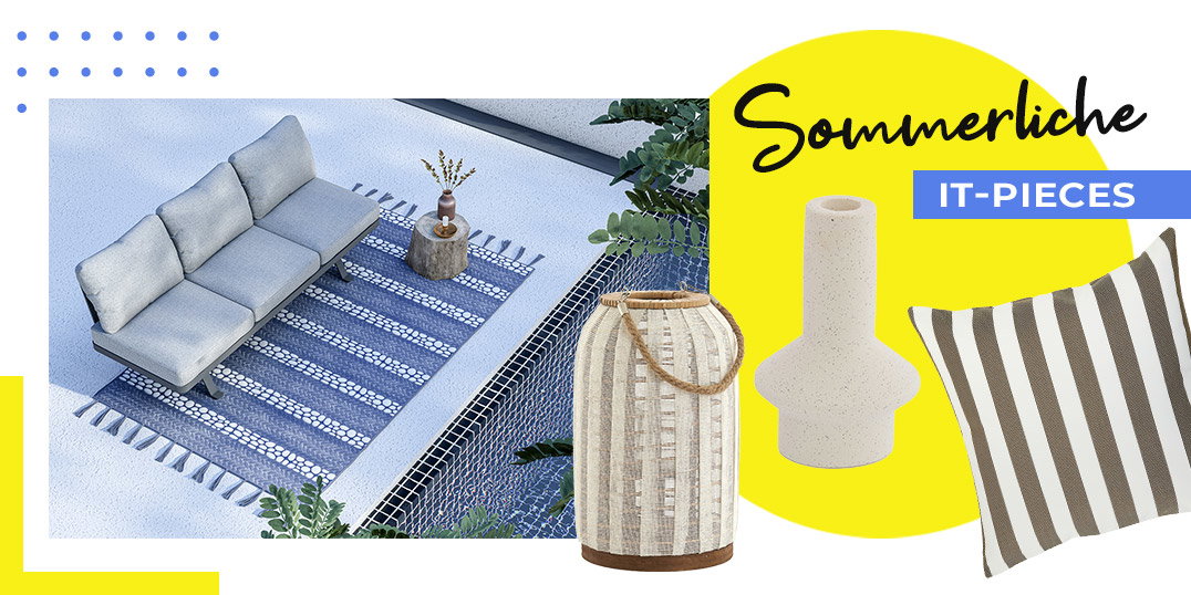 Moderne Outdoor-Lounge am Pool mit blauem Teppich, Laterne, Keramikvase und gestreiftem Dekokissen als sommerliche Wohnaccessoires.