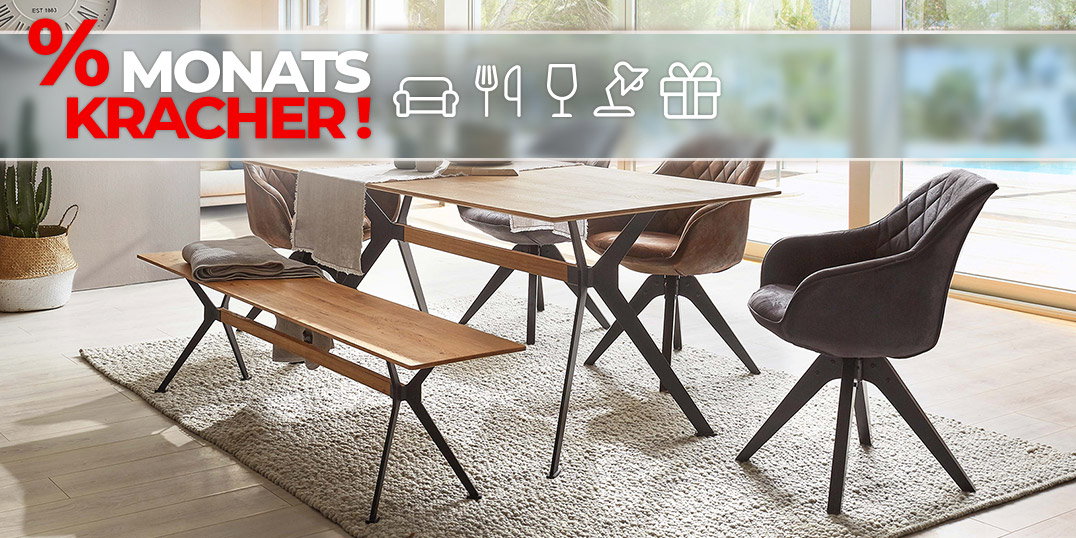 Moderner Essbereich mit Holztisch, Polsterstühlen und Bank; Aktionsbanner „Monats Kracher“.