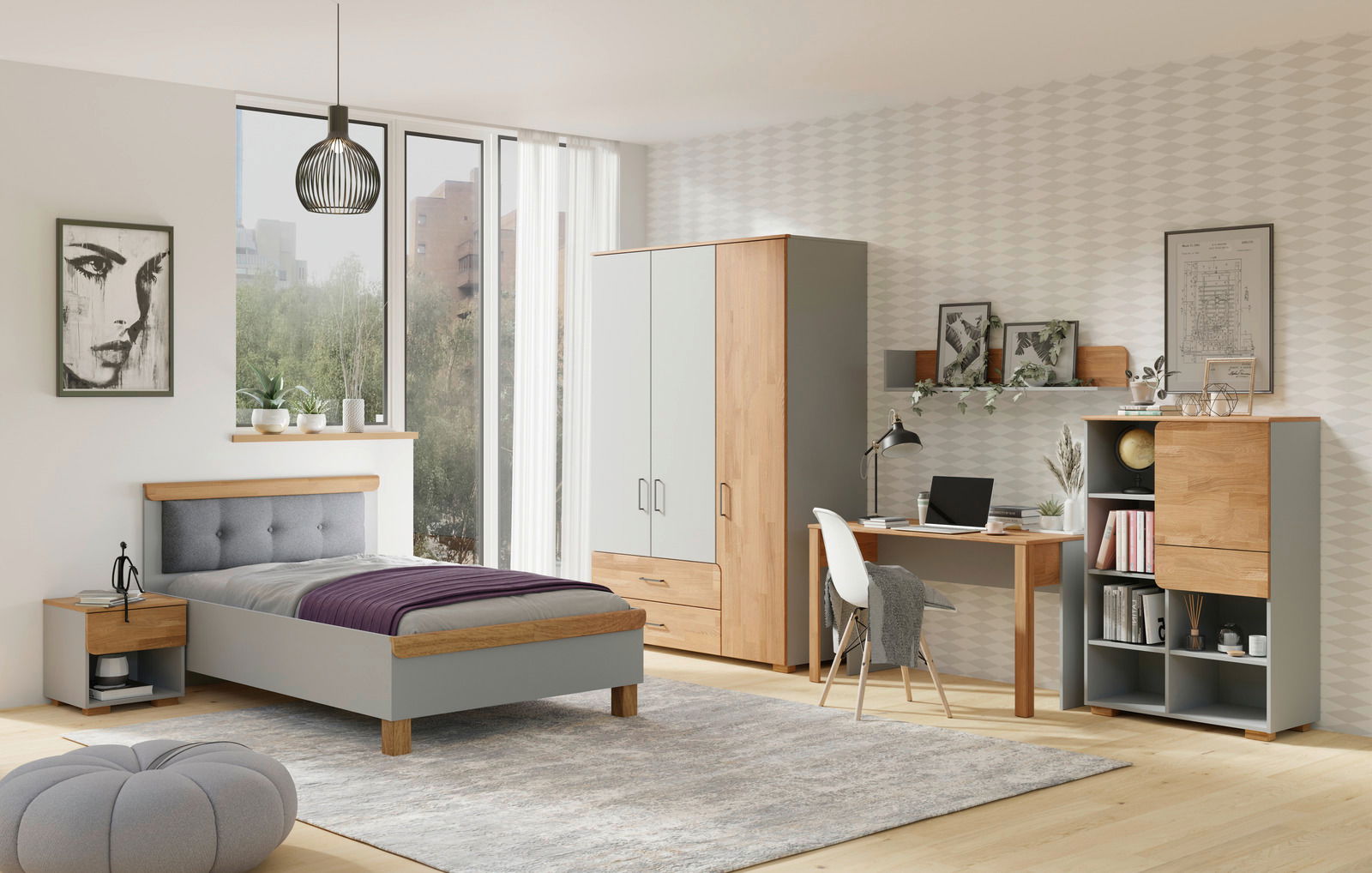Modernes Schlafzimmer mit grauem Bettgestell, Kleiderschrank, Schreibtisch und Stauraumregal in Holzoptik, seitliche Perspektive.