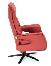 Zijaanzicht van een rode relaxfauteuil met een zwart draaipoot.