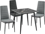 Drei graue Stühle mit gepolsterten Sitzflächen und Rückenlehnen, um einen modernen Tisch mit dunkler Marmoroptik, aus einer leicht erhöhten Perspektive.