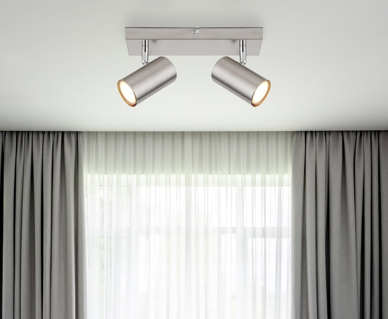 Globo Lighting Strahler ROBBY Moderne Deckenstrahler aus gebürstetem Metall mit zwei verstellbaren Leuchten, von unten betrachtet.