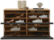 XL-Hängeschuhschrank aus Holz mit mehreren Fächern, gefüllt mit verschiedenen Schuhen, von vorne betrachtet.