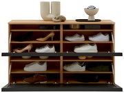 XL-Hängeschuhschrank aus Holz mit mehreren Fächern, gefüllt mit verschiedenen Schuhen, von vorne betrachtet.