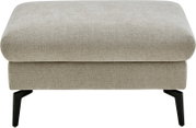 Beige stoffen voetenbank/ottoman met zwarte poten, productfoto van voren in lichte bovenaanzicht-perspectief op witte achtergrond