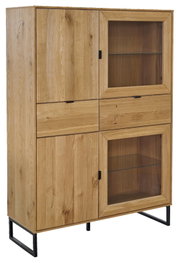 Hoher Holzschrank aus massiver Eiche mit zwei Glastüren, zwei Holztüren und zwei Schubladen auf schwarzem Metallgestell, Ansicht schräg von vorn links