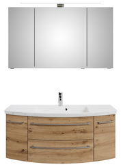 Frontale Ansicht einer dreiteiligen Badkombination mit Spiegelschrank und Waschtisch in Holzoptik.