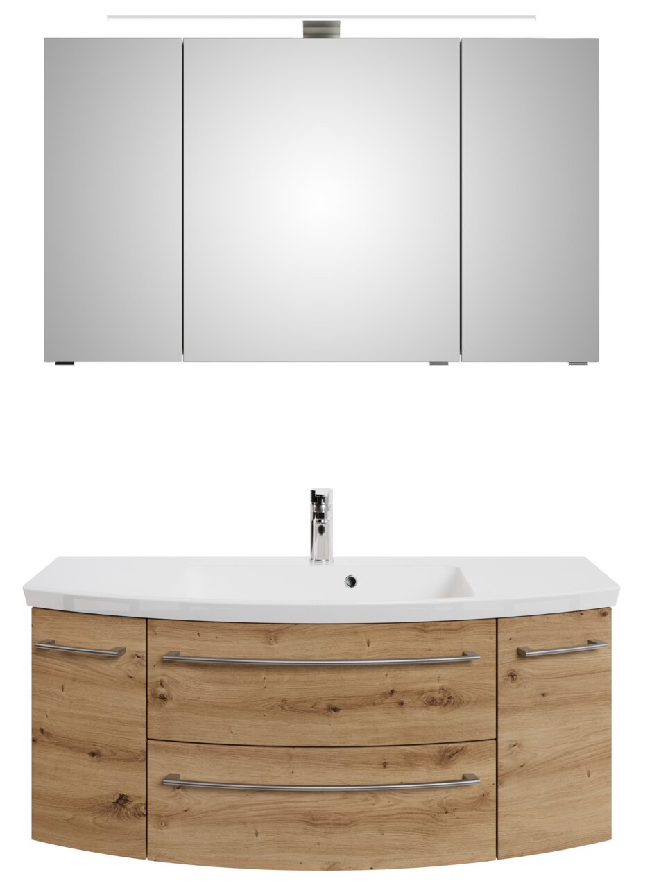 Sadena Badkamercombinatie, 3-delig PLAKA Vooraanzicht van een driedelige badkamermeubelcombinatie met spiegelkast en wastafel in houtlook.