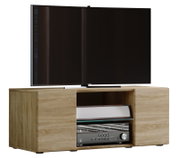 Modernes TV-Lowboard in heller Eichenoptik mit offenem Gerätefach und zwei seitlichen Schiebetüren, frontal aus leicht schräger Perspektive mit Fernseher obenauf und AV-Receiver im Fach