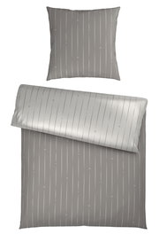 Wendebettwäsche-Set in Grau mit feinen vertikalen Streifen, bestehend aus einem Kissenbezug und einem Bettdeckenbezug, aus der Vogelperspektive.