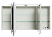 Geöffneter Spiegelschrank mit drei Türen und Glasböden, frontal betrachtet.