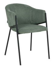 Grüner Armlehnstuhl mit geripptem Stoffbezug und schwarzen Metallbeinen, seitliche Perspektive