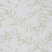 Nahaufnahme eines Fertigvorhangs mit floralem Muster in sanften Grüntönen auf weißem Hintergrund.