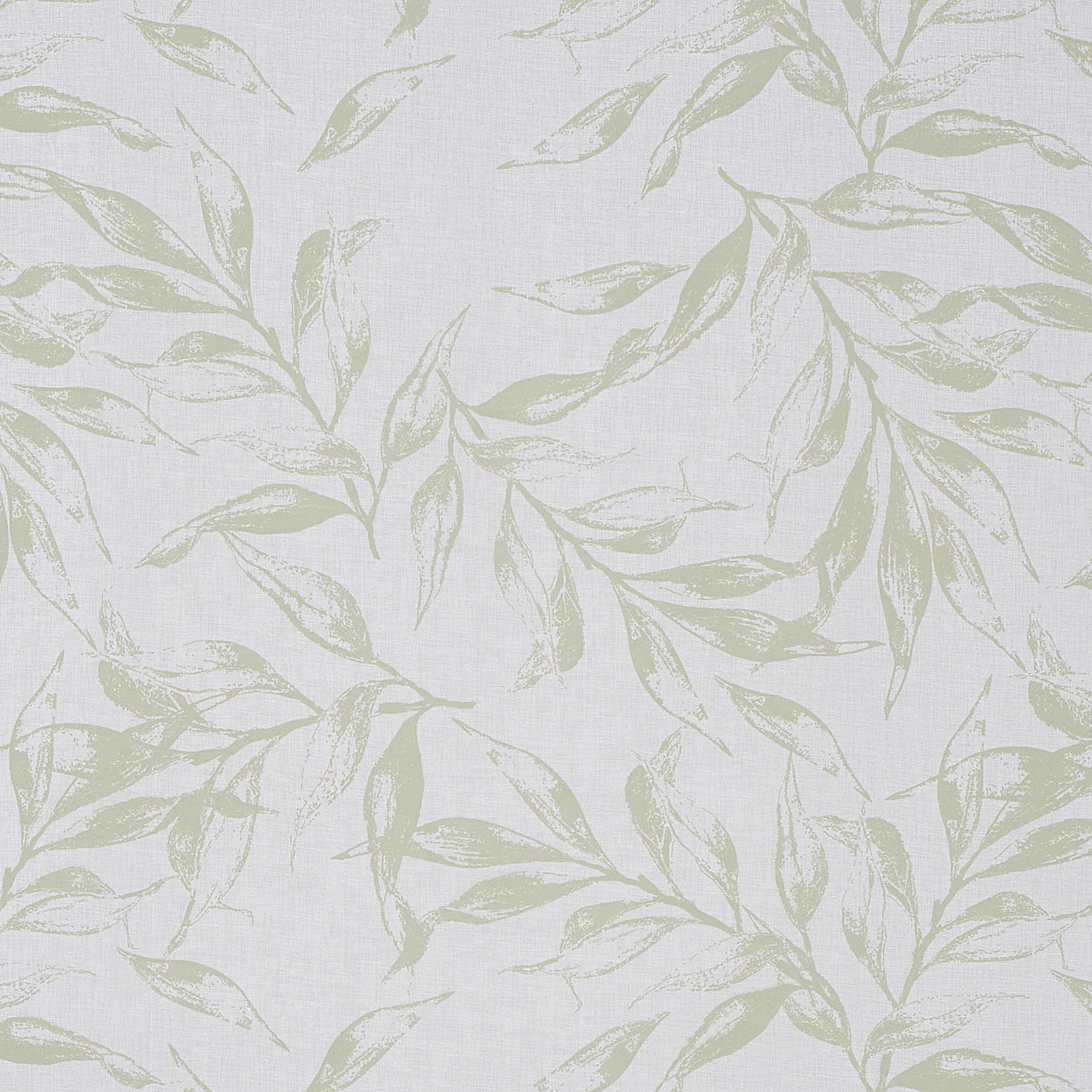 Nahaufnahme eines Fertigvorhangs mit floralem Muster in sanften Grüntönen auf weißem Hintergrund.