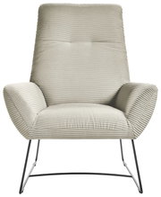 Moderner Sessel mit geripptem Stoffbezug in hellem Beige, frontal fotografiert, mit schlanken Metallbeinen.