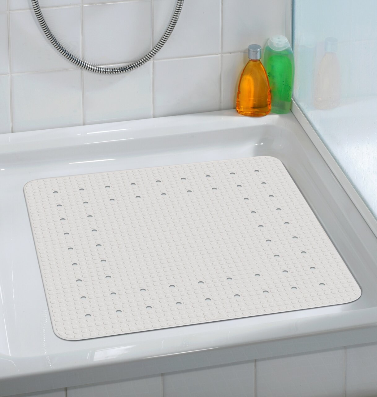 Witte douchebak Mirasol in een douchebak, van bovenaf gefotografeerd, met antislipoppervlak en gaten voor de waterafvoer.