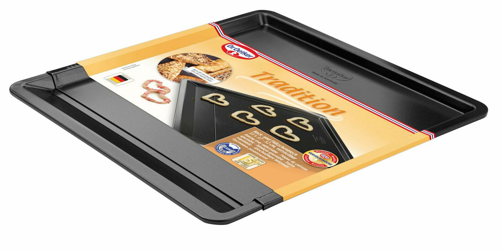 Back- und Plätzchenblech in schräger Perspektive mit Verpackung von Dr. Oetker, ideal für Kekse und Gebäck.