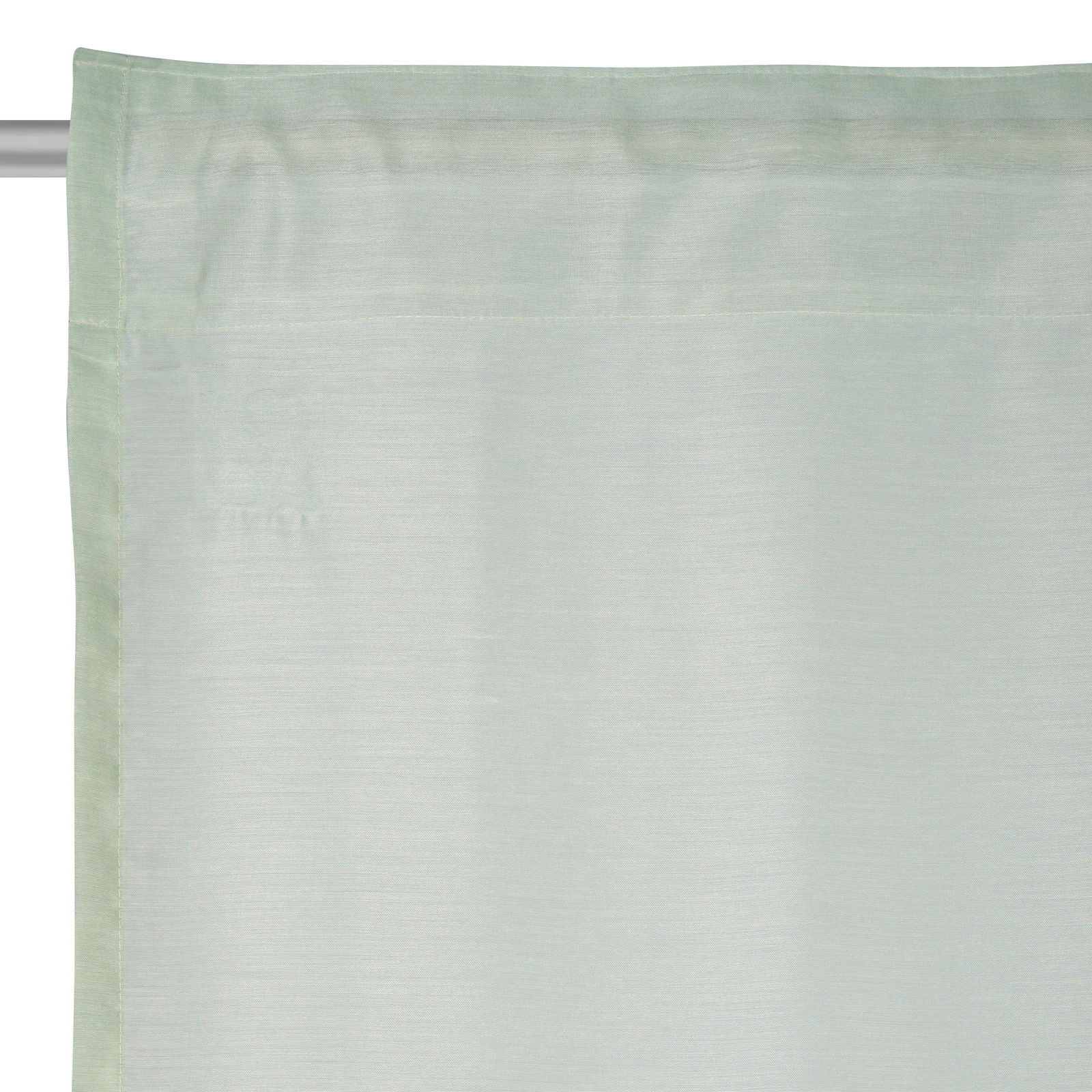 Hellgrüner Fertigvorhang aus leichtem Stoff, Nahaufnahme von der Seite
