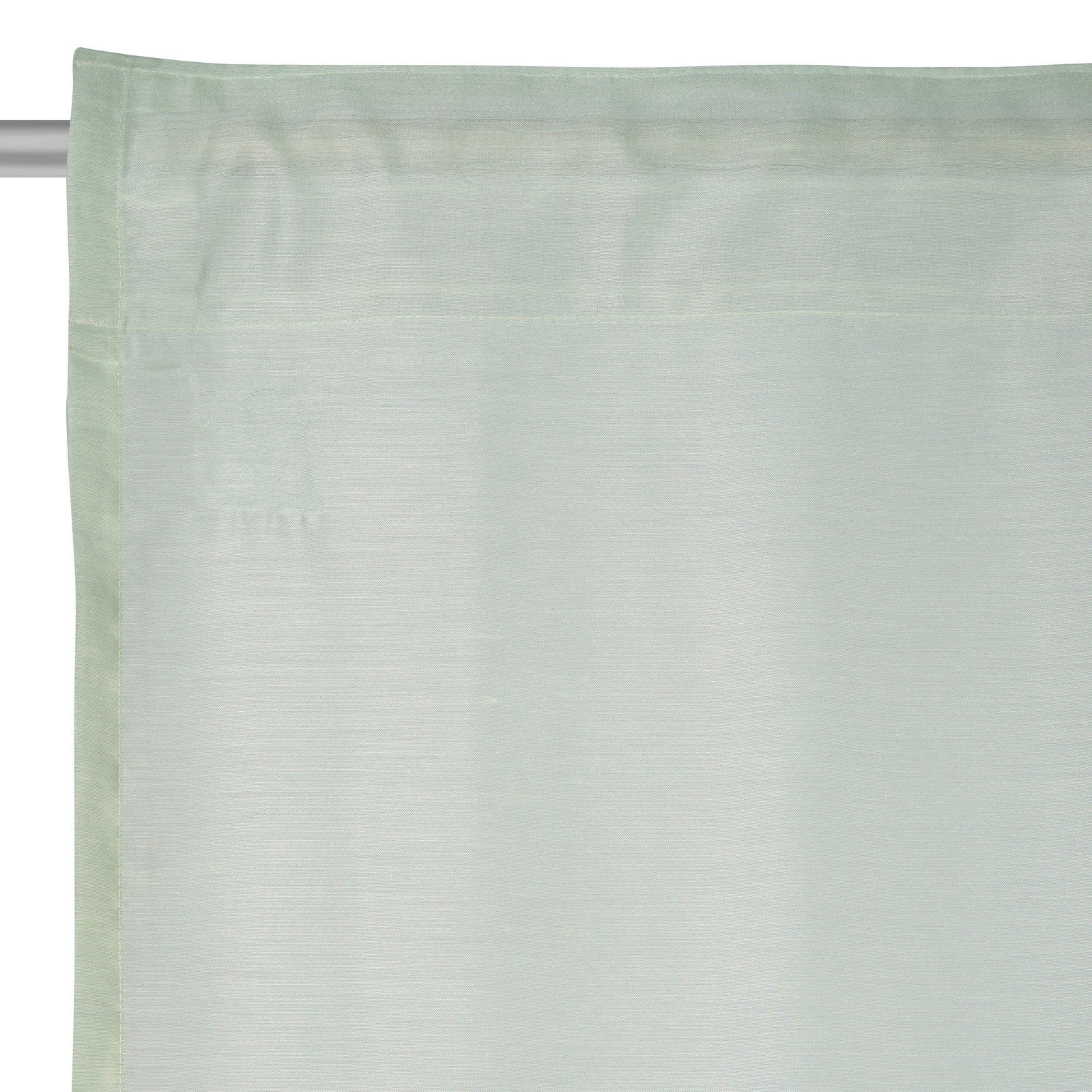 Hellgrüner Fertigvorhang aus leichtem Stoff, Nahaufnahme von der Seite
