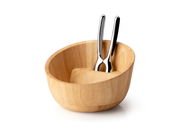 Holz-Nussschale mit integriertem Nussknacker, seitliche Perspektive