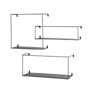 Drei minimalistische schwarze Wandregale aus Metall mit dünnem Rahmen und Ablagefläche, freigestellt vor weißem Hintergrund, in Frontansicht/leichter Schrägansicht.