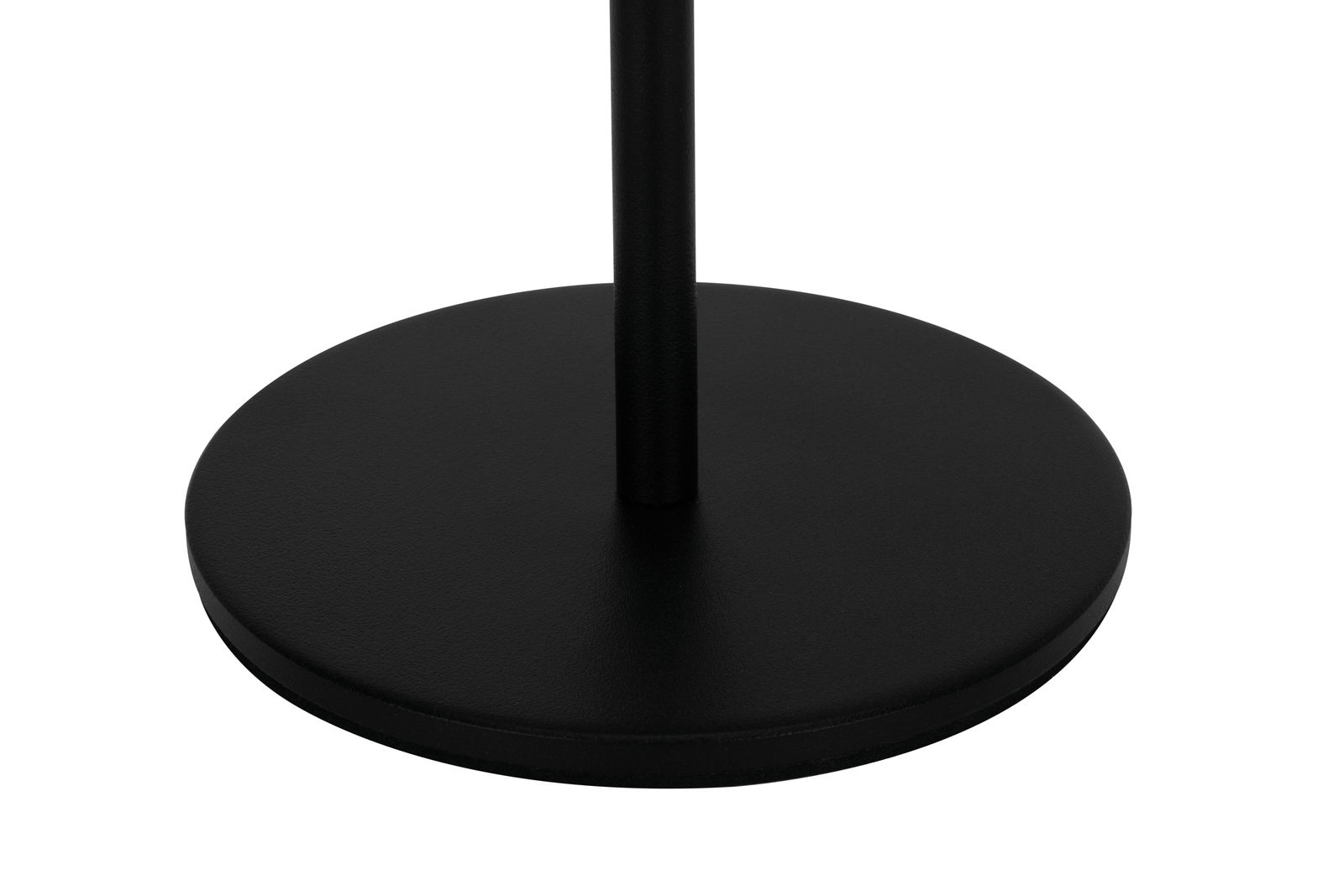 Nahaufnahme der Basis einer schwarzen Akku-Tischleuchte aus Metall, von oben betrachtet.