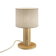 Moderne Tischleuchte mit zylindrischem Stoffschirm und Holzfuß, seitliche Perspektive