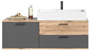 Moderne Badkombination mit Holz- und Grautönen, rechteckigem Waschbecken und seitlicher Perspektive.