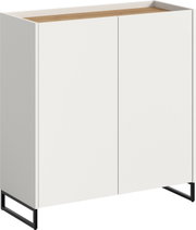 Weißer, moderner Sideboard-/Kommodenschrank mit zwei grifflosen Fronten, Holzoptik-Abdeckplatte und schwarzem Metallgestell, gezeigt in leichter Schrägansicht von vorne