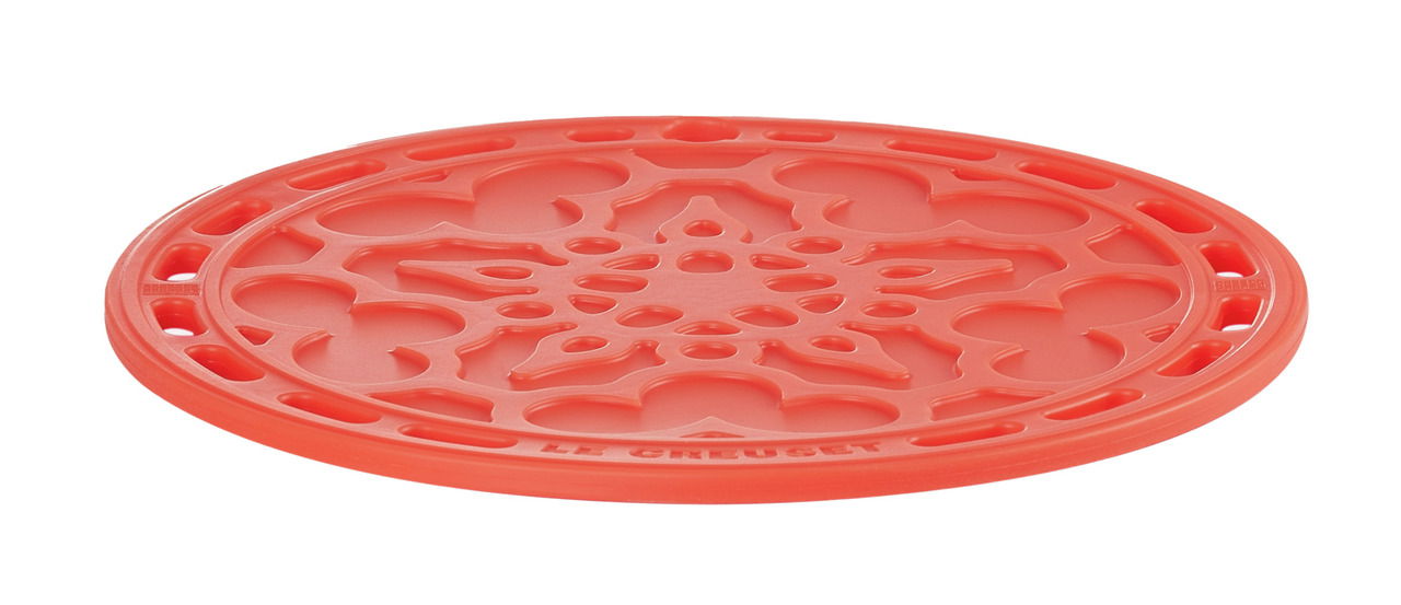 Roter Silikon-Untersetzer mit dekorativem Muster, seitliche Perspektive