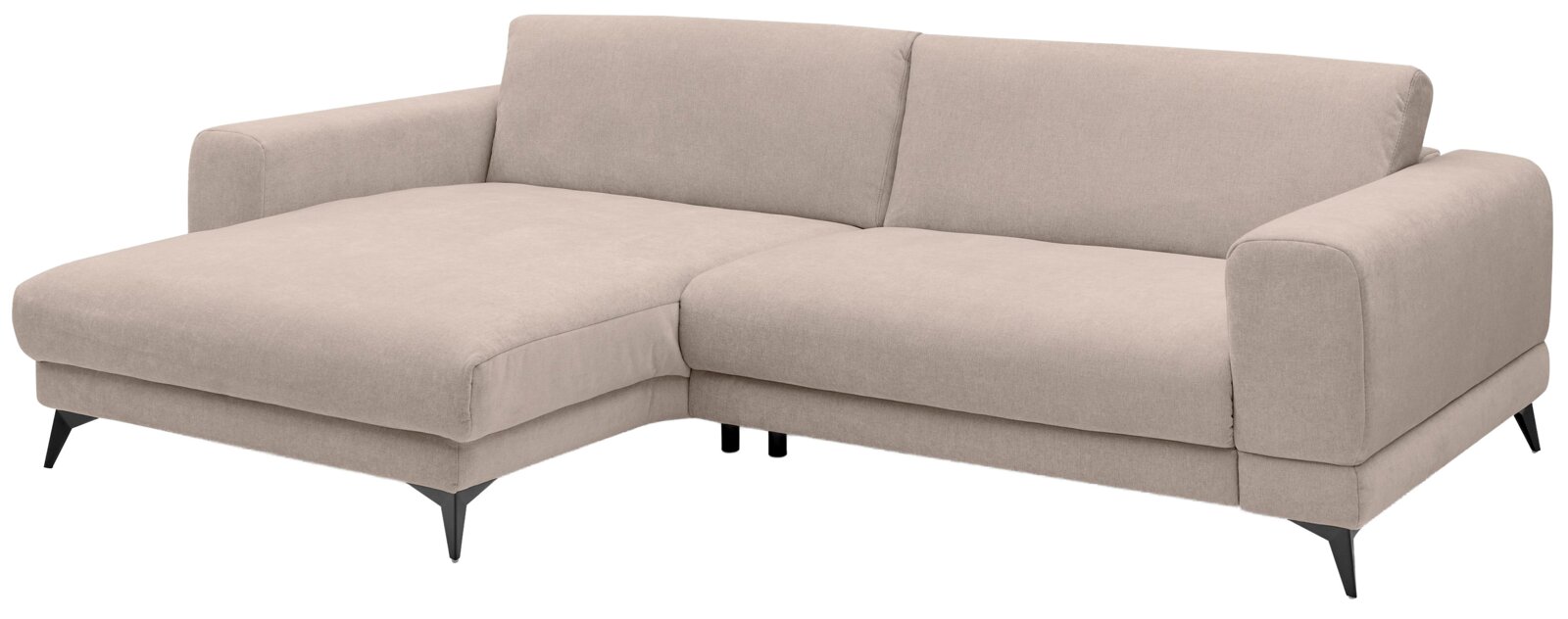 Set one by Musterring Ecksofa SET ONE MIDLAND Beiges L-förmiges Ecksofa mit linker Ottomane/Longchair, zwei Rückenpolstern, breiten Armlehnen und schwarzen konischen Metallfüßen, freigestellt vor weißem Hintergrund, Ansicht schräg von vorn